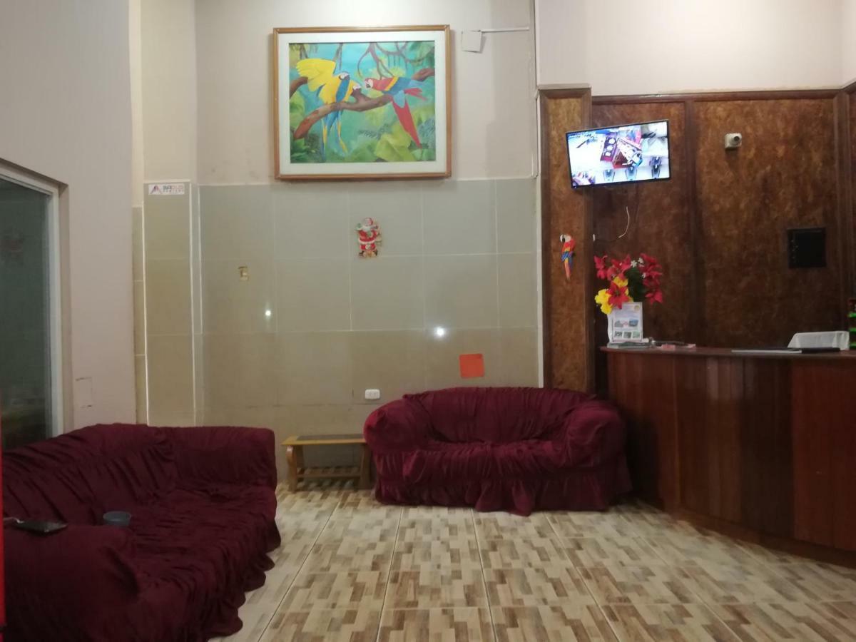 ホテル Hospedaje El Emperador プカルパ エクステリア 写真